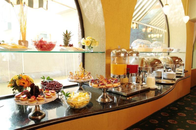 Hotel Torremayor Lyon ซานติอาโก ภายนอก รูปภาพ