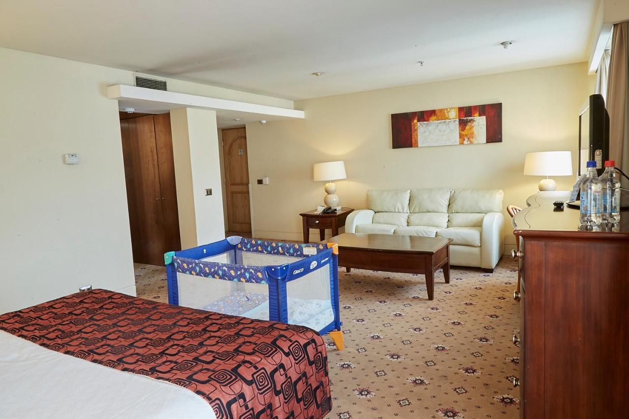 Hotel Torremayor Lyon ซานติอาโก ภายนอก รูปภาพ