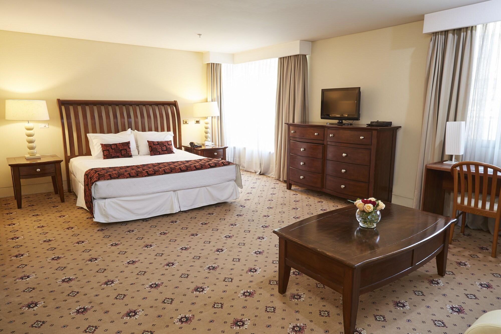 Hotel Torremayor Lyon ซานติอาโก ภายนอก รูปภาพ