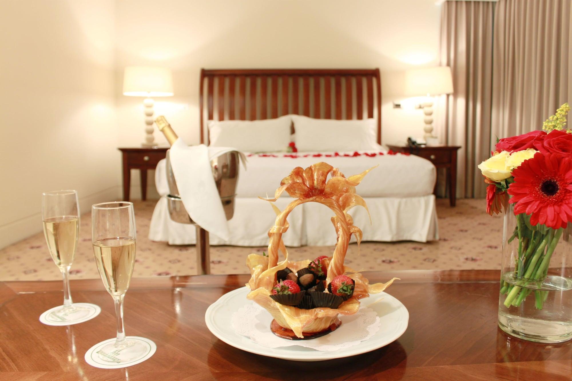 Hotel Torremayor Lyon ซานติอาโก ภายนอก รูปภาพ