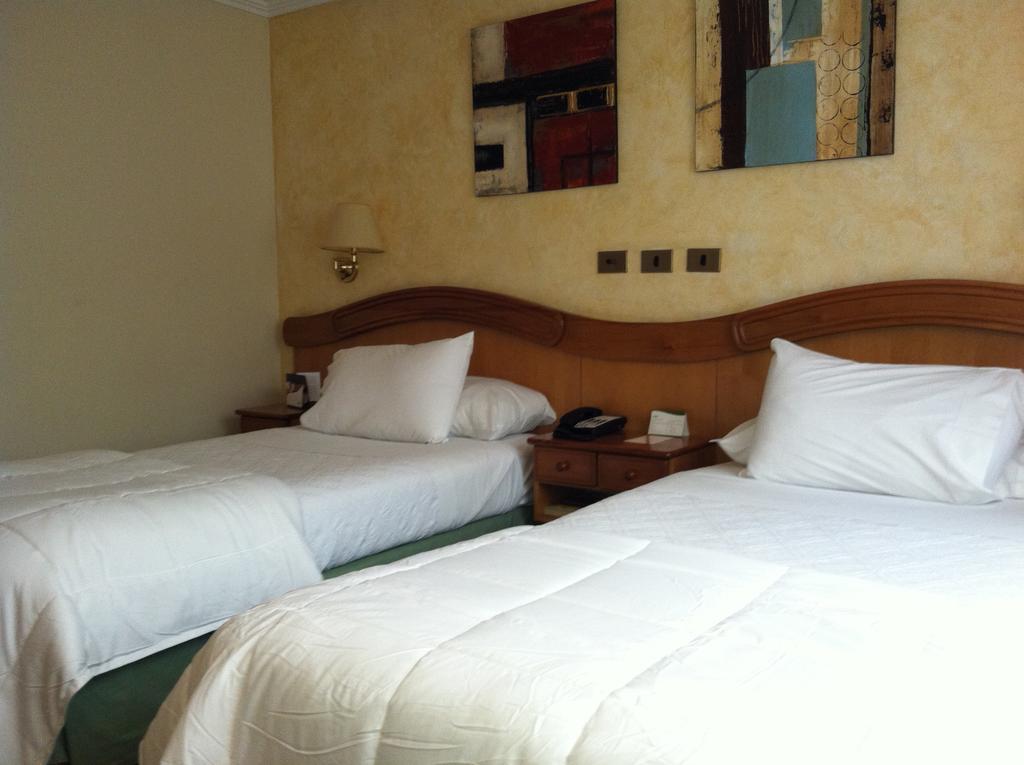 Hotel Torremayor Lyon ซานติอาโก ภายนอก รูปภาพ
