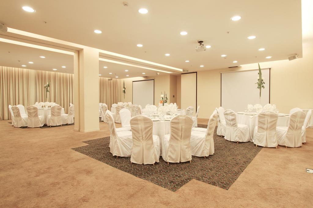 Hotel Torremayor Lyon ซานติอาโก ภายนอก รูปภาพ