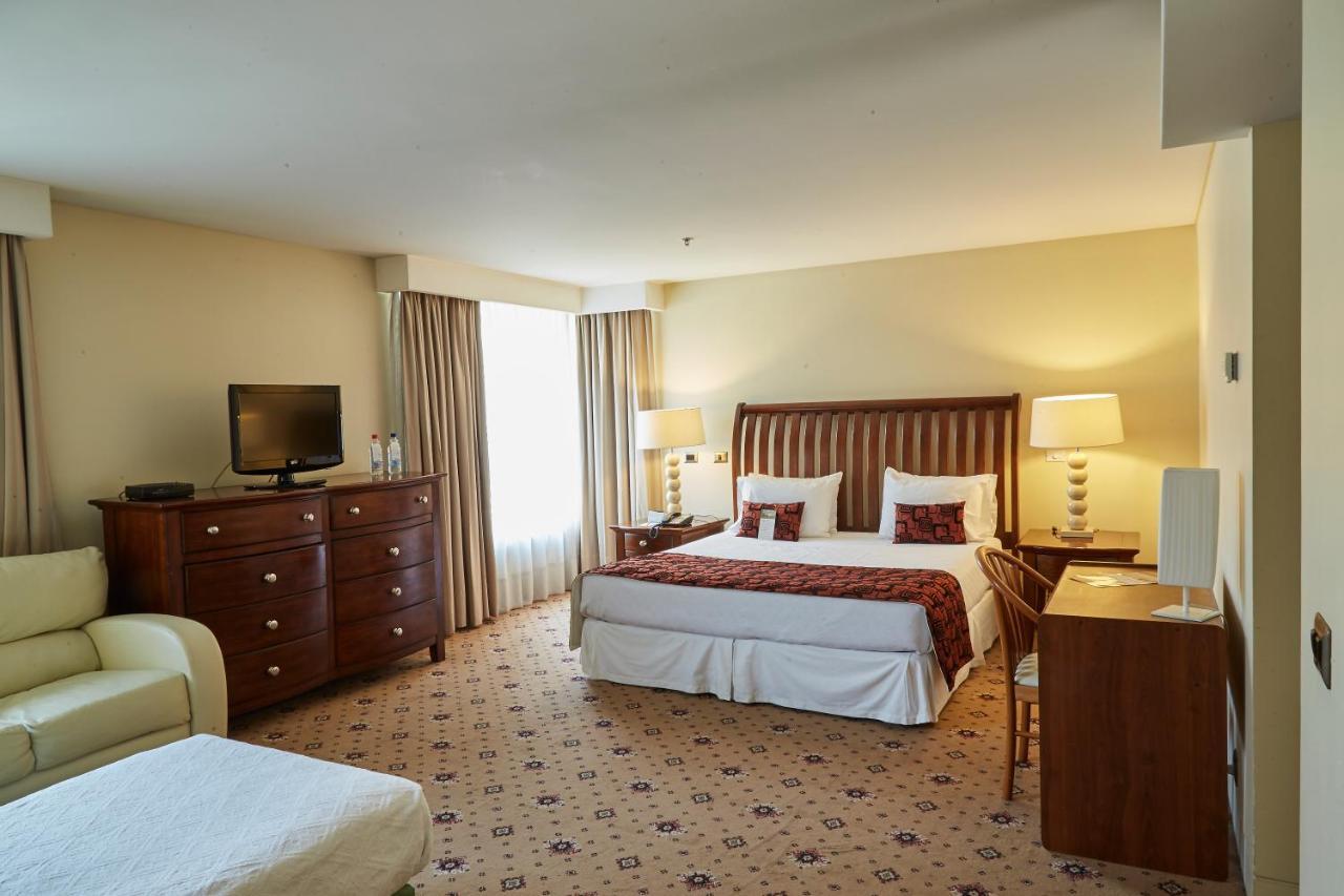 Hotel Torremayor Lyon ซานติอาโก ภายนอก รูปภาพ