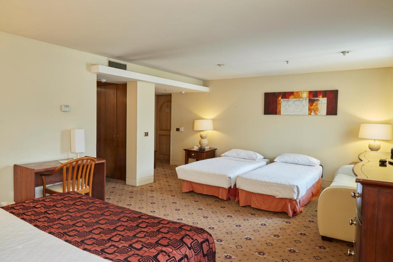 Hotel Torremayor Lyon ซานติอาโก ภายนอก รูปภาพ