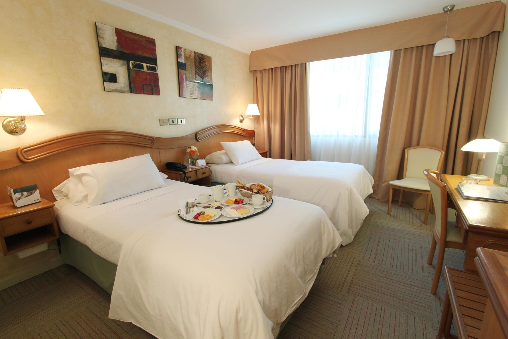 Hotel Torremayor Lyon ซานติอาโก ภายนอก รูปภาพ